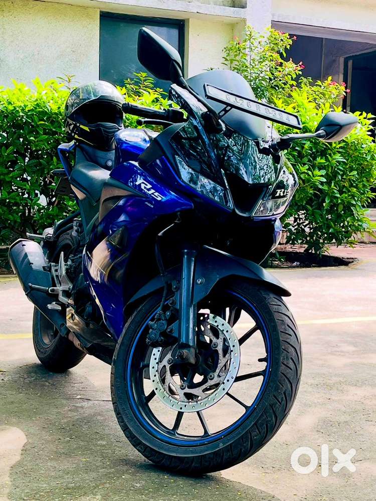 Yamaha R15 v3 dark shinning blue