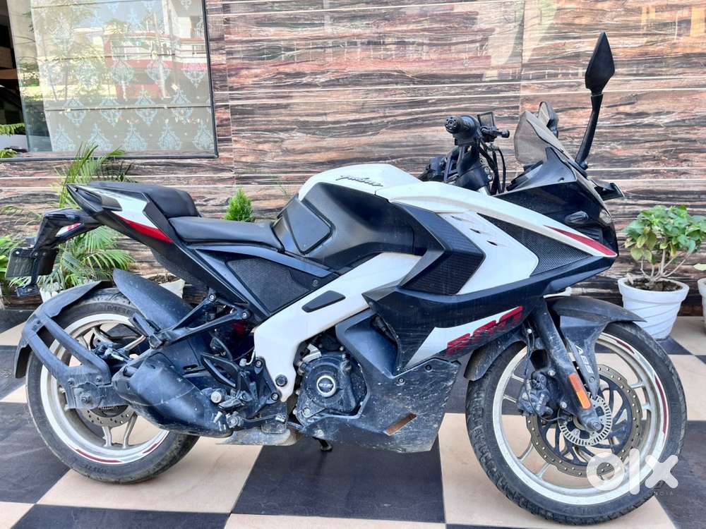 Pulsar Rs200