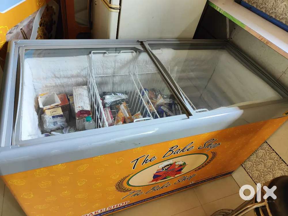 Commercial Freezer With Glass top - Western Company (400 Litres).