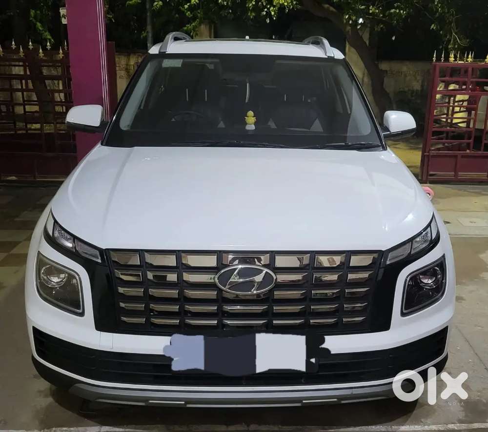 Hyundai Venue IMT 2024 reg 16K Km Driven 7yrs Extnd wrnty 3yrs RSA