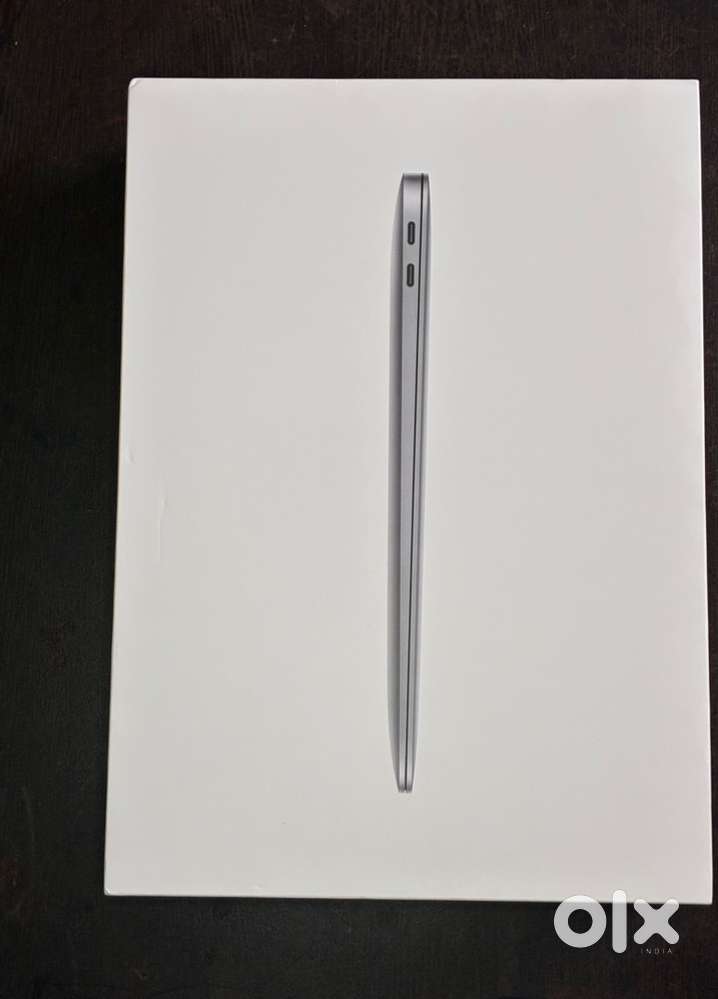 5 days old Macbook M1 Air 8GB/256 GB