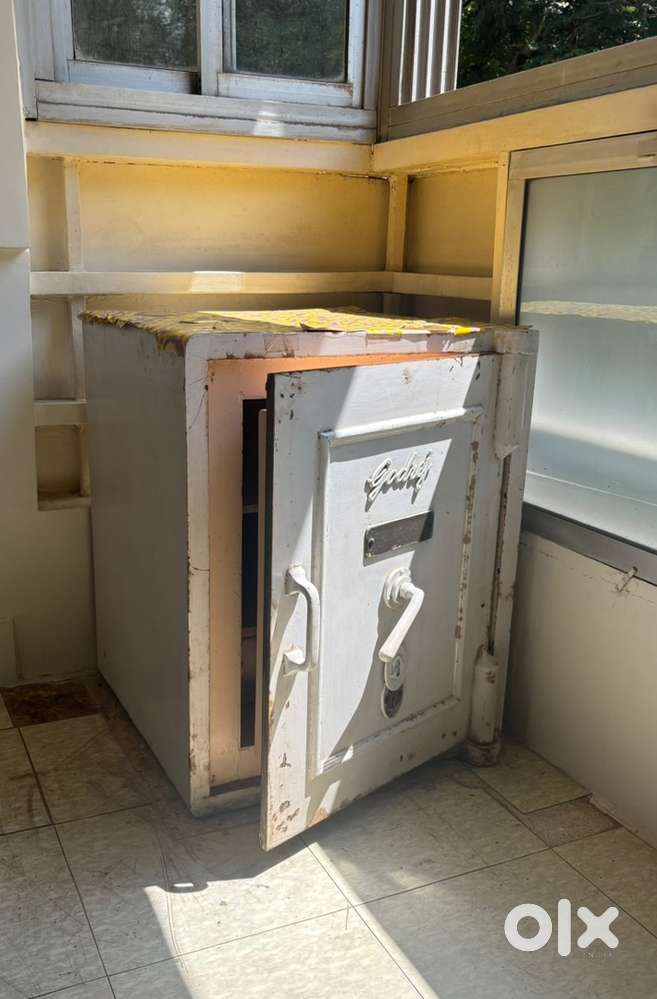 Heavy-Duty Godrej Locker (Old school solid built)