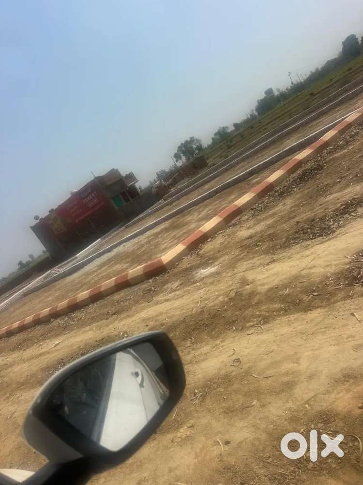 Purab or Pachim dauble road ka full felling comple plot hai