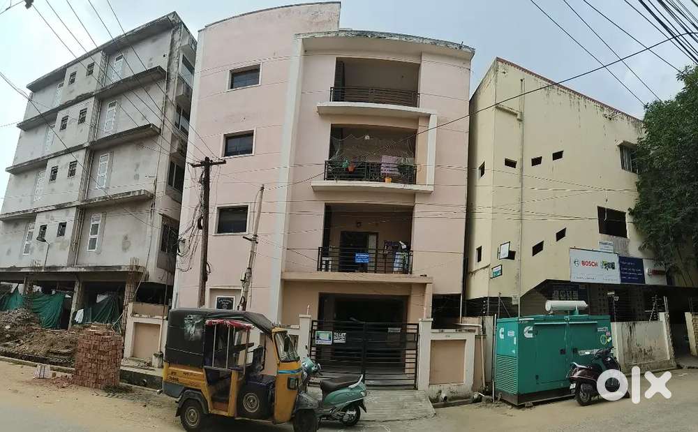 Main Road Side building Floor For Office space and hospitals