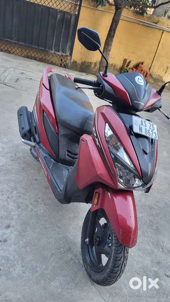 Honda grazia Red color