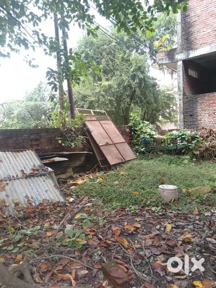 1.15 Hajar feet 20×33 hai area nai Bazar Bhadohi uttar pradesh