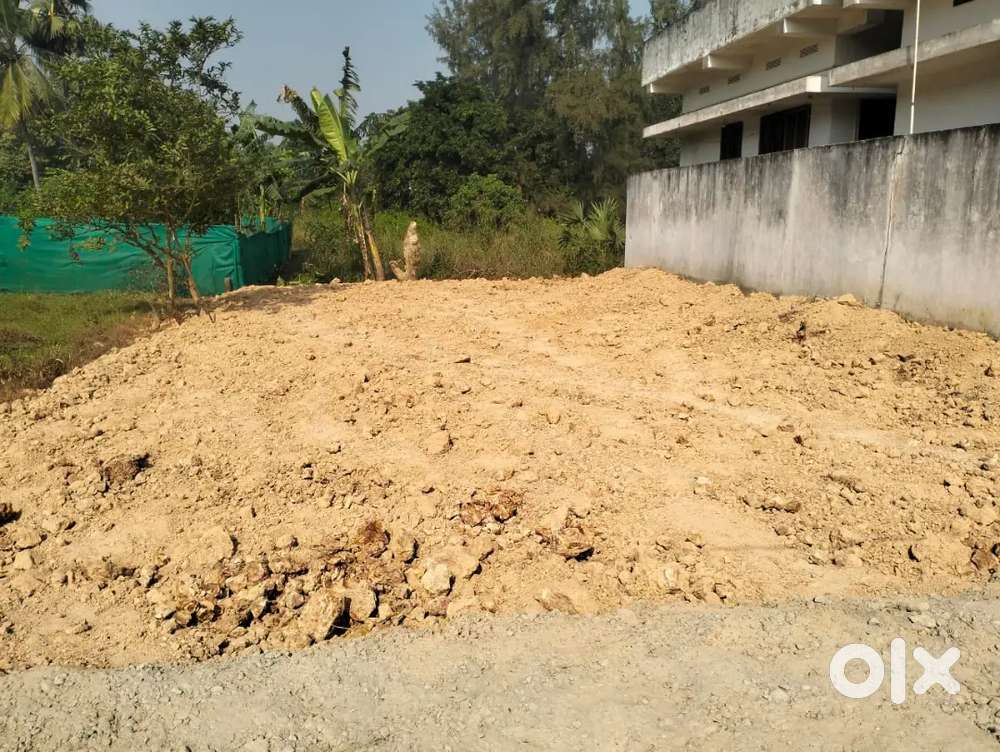 Good location second bit of tar road in teacher's colony tanuku