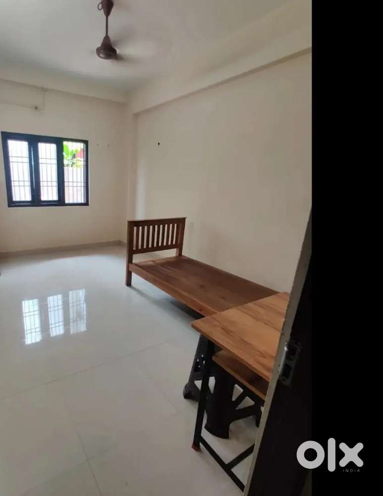 25 Cent Running Hostel For Sale Near Kozhikode Railway Station
