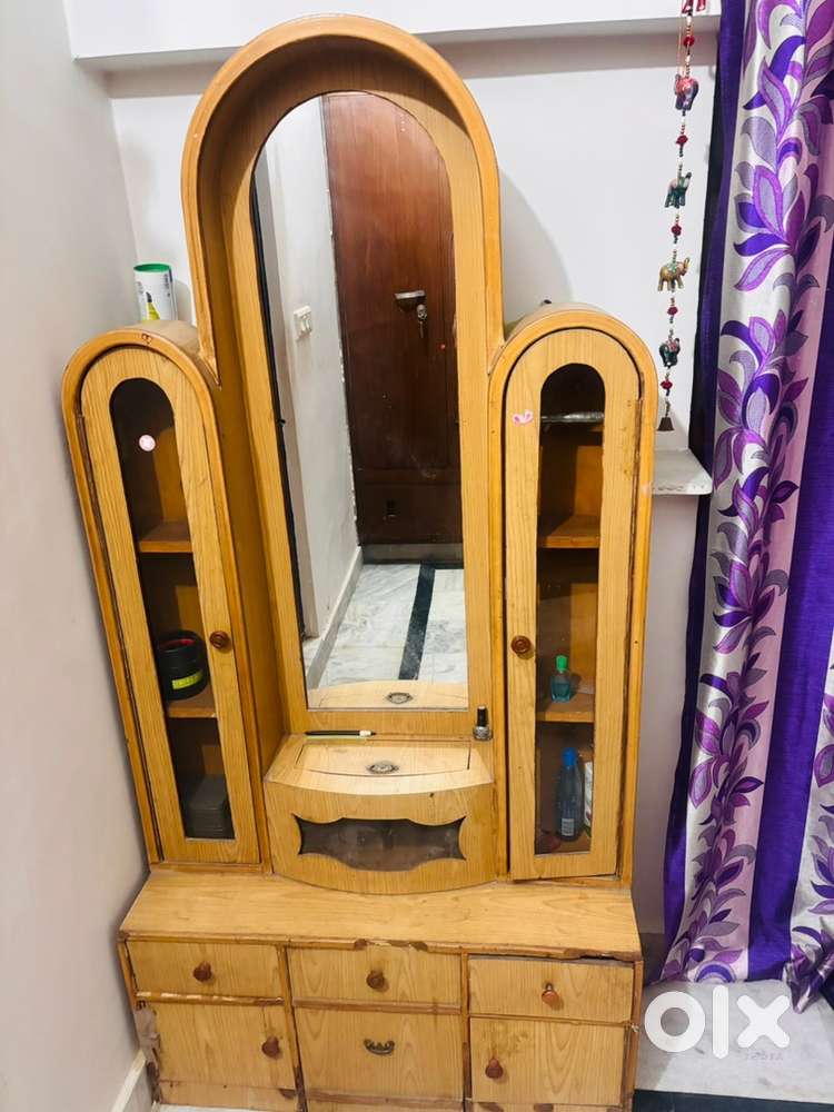 1 dressing table