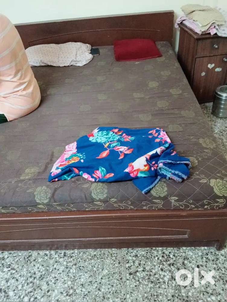 बेड बेचना है।