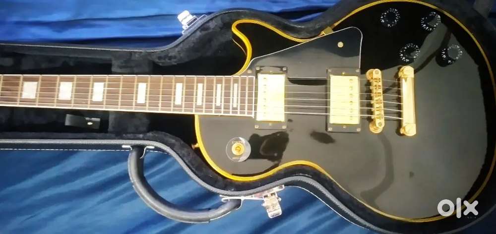 Brand new  Electric guitar with genuine Leather hardcase
