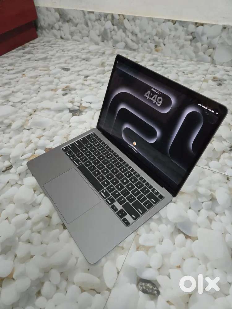 Apple MacBook Air M1 (256 GB) – Mint Condition  Box & Bill Included