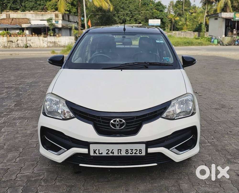 Toyota Etios Liva V Dual Tone, 2019, Petrol