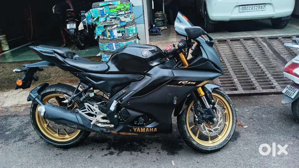 R15 V4 2023 model fully new.(2 years 3months only )