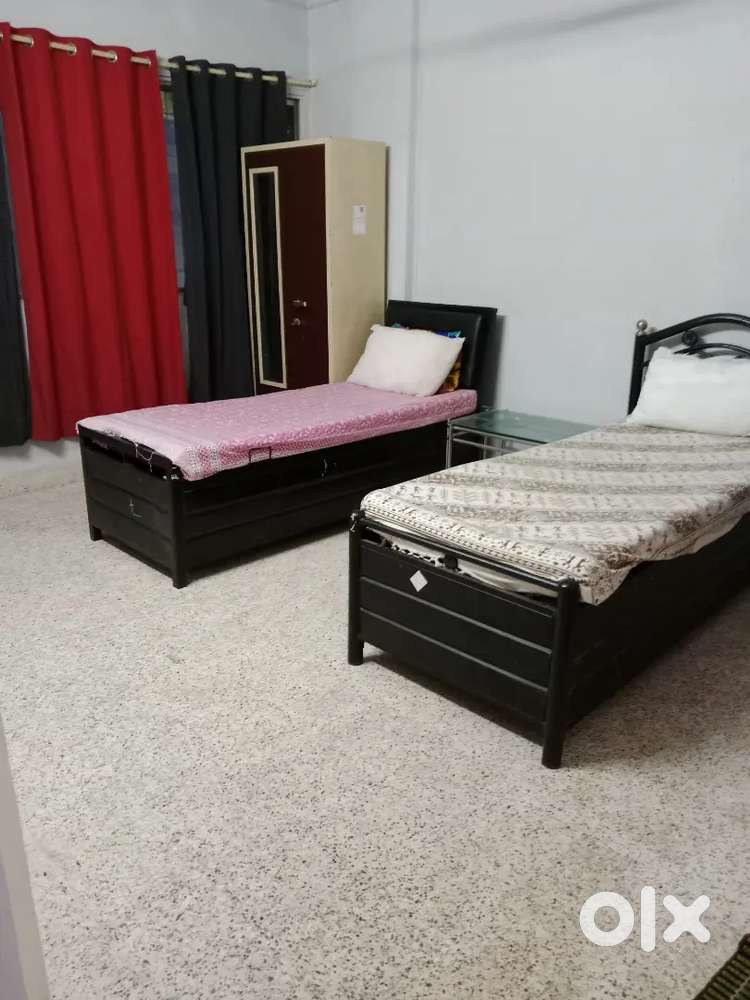 Male n female pg paying guest cleaning wifi gas free with huge balcony