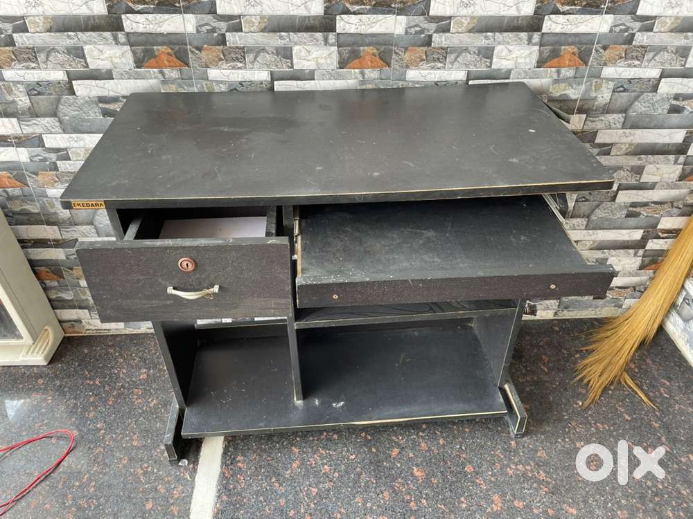 Computer table for sale
