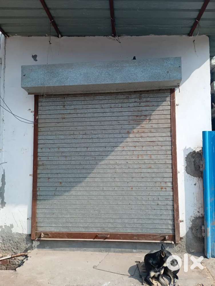 Shop 10x20ft on mainroad