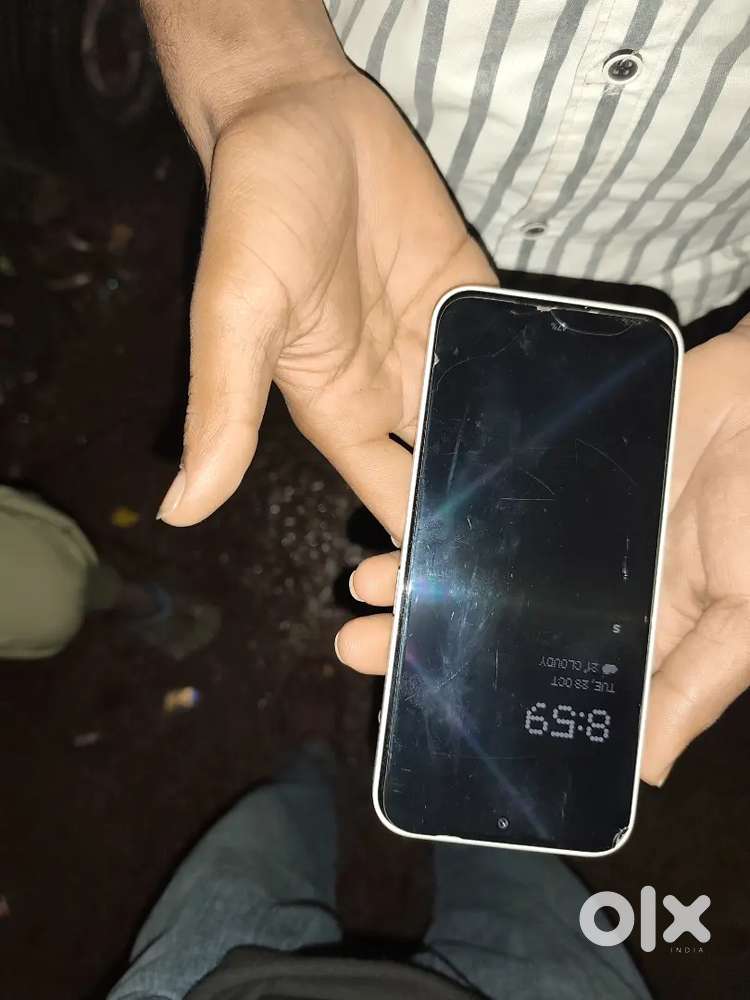 New Mobile hai abhi 7 months hue h warranty hai mobile ki 8/128 hai