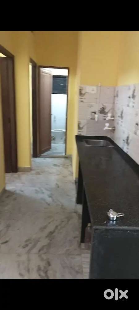 Flat for rent in Royd Street/Elliot road