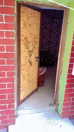 1 Room rent me dena hai single girl ya boy ko