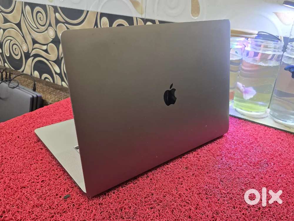 Apple Macbook Pro 2020 i7 16gb 512gb 5.5gb Graphics 16inch Retina