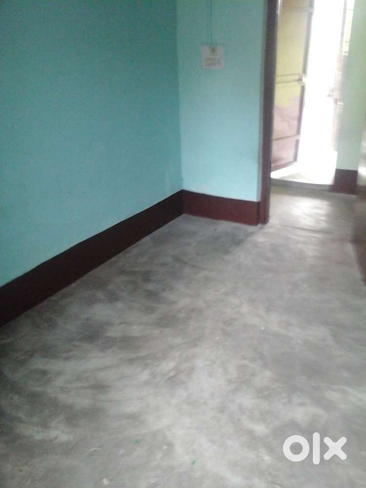 1bhk, 2bhk room hai... jisko rent pe chahiye wo contact kro...