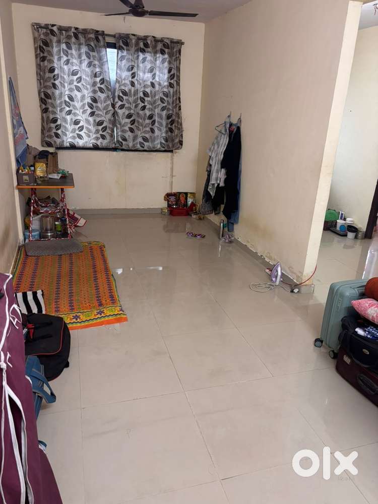 Female roommate required