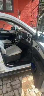 XUV700 AX7 L 2022  Bs6 Top model Diesel AT 4*4 AWD showroom condition
