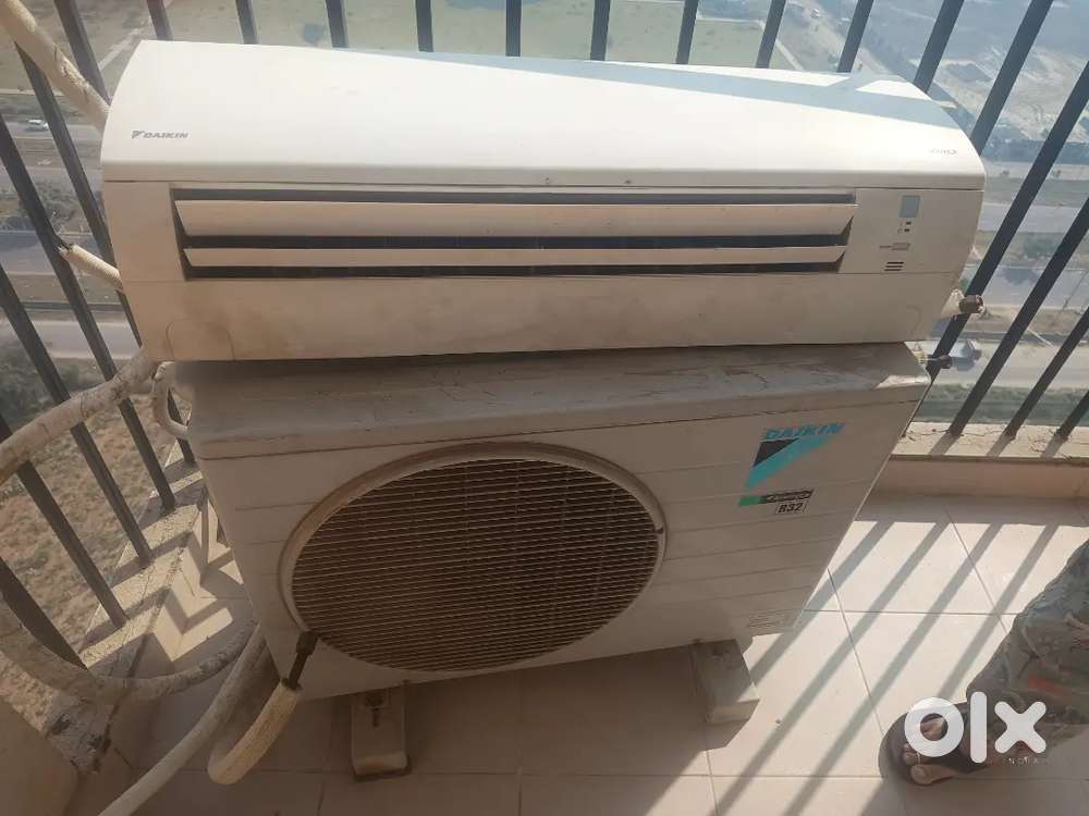 1.5 Ton Split Daikin Inverter AC