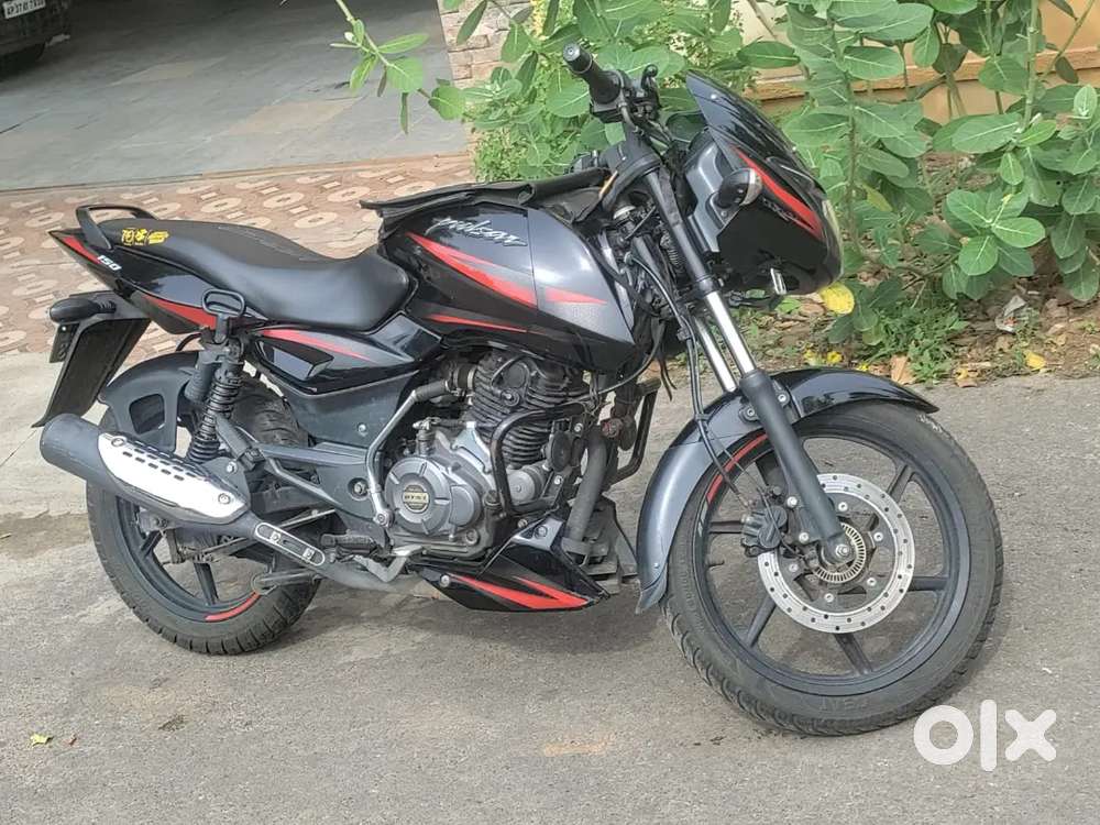 Bajaj pulsar 150 DTS-I ABS model is for sale  in excellent condition
