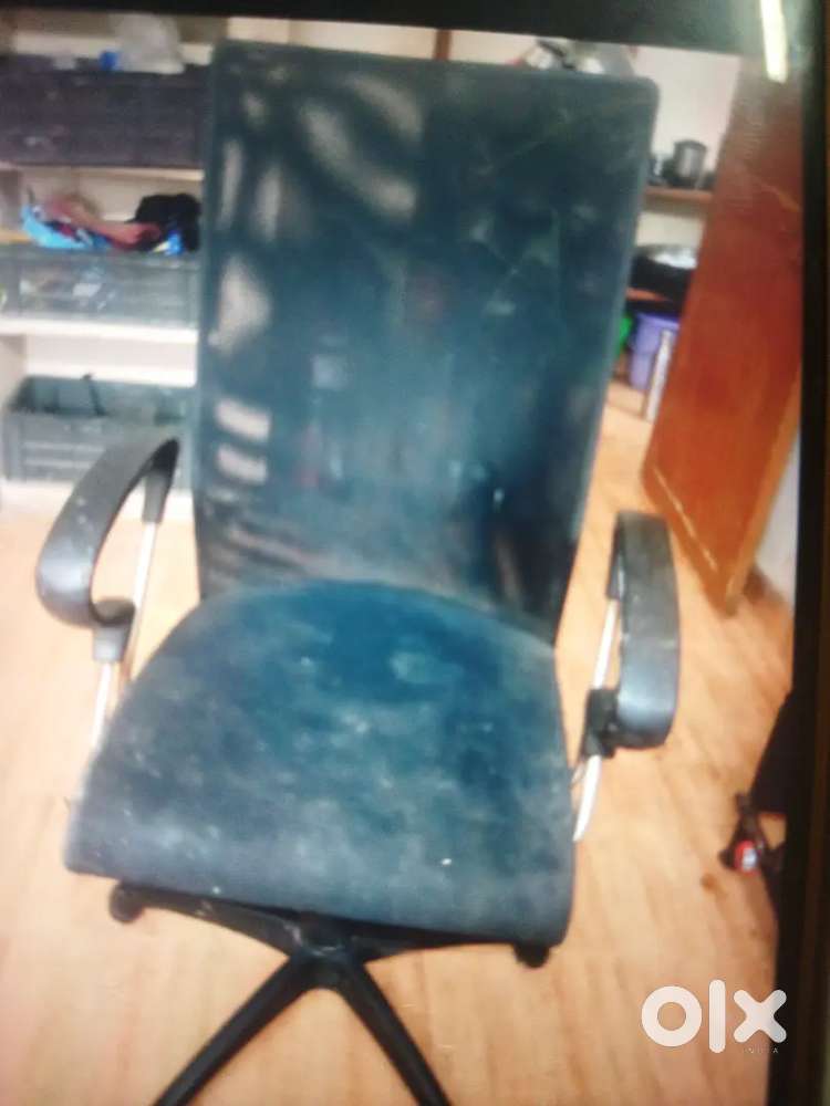 Office chair and computer table