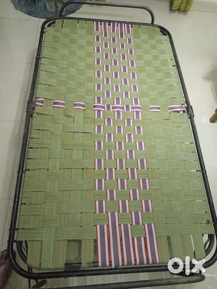 Folding single bed