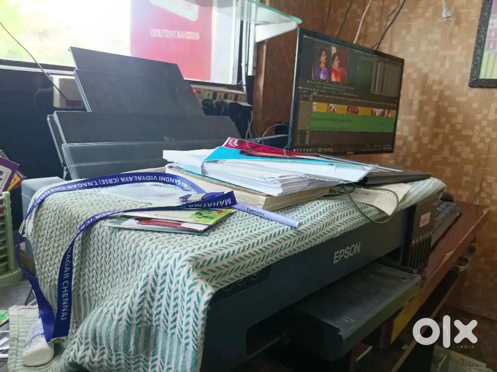 Photoshop maintains or disigner or fresher