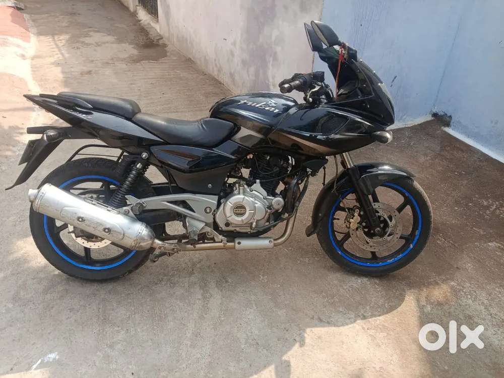 Bajaj Pulsar 220