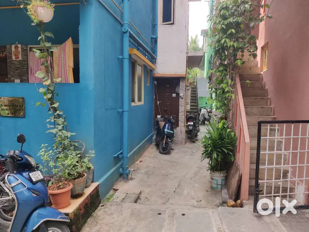 2 BHK House for Rent / lease with bike parking