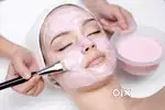 Female Assistant beautician