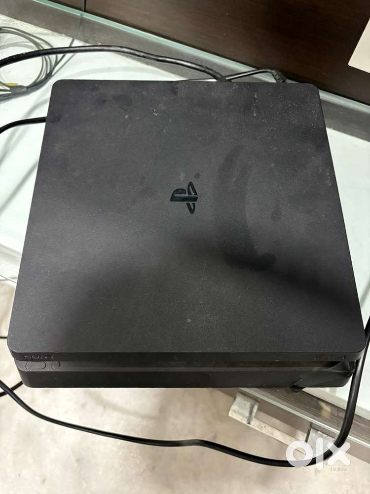 Playstation 4 slim 1 tb with 20 games