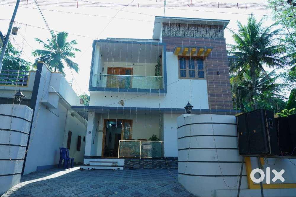 21 cents of land and 2 house in it