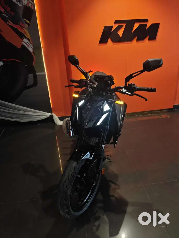 BRAND NEW KTM 250 DUKE EBONY BLACK