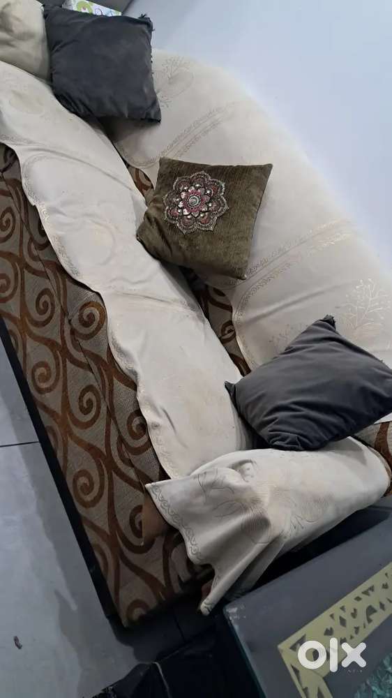 5 Seater Sofa  Excellent Condition