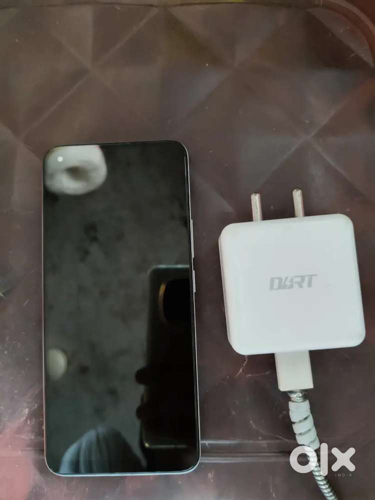 I bought a new phone so I am selling this phone