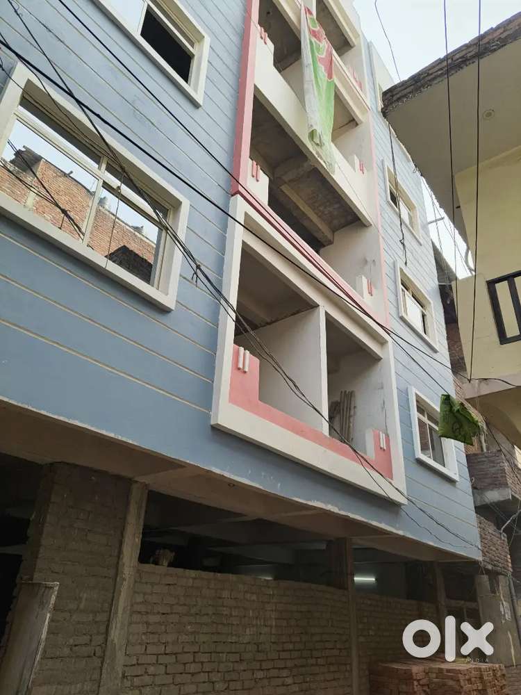 New flats bna hua h lift car parking sb hai