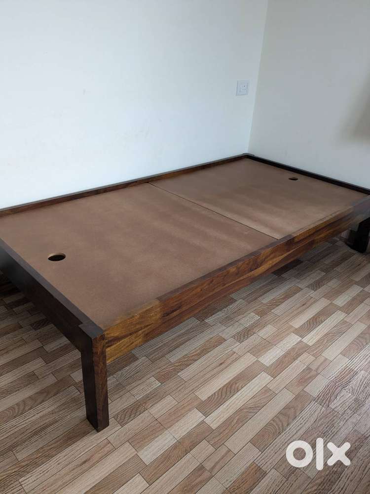 Single bed from Wooden Street. MRP: ₹17k