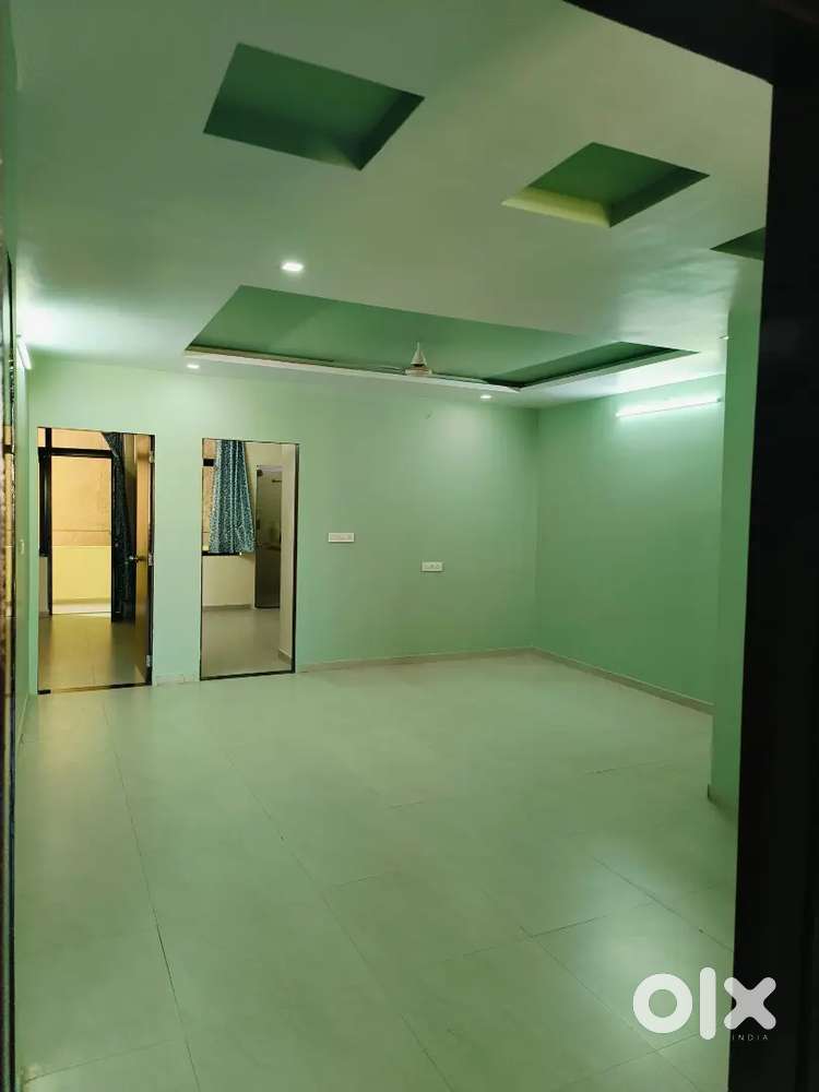 Vaishali Flat 3 Bhk Lift Stilt Parking East Facing Urgent Sale Nursery
