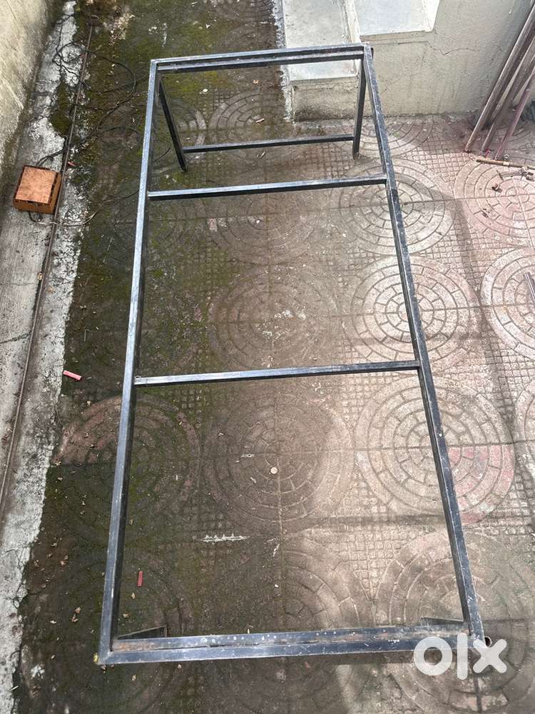 4 Metal bed available