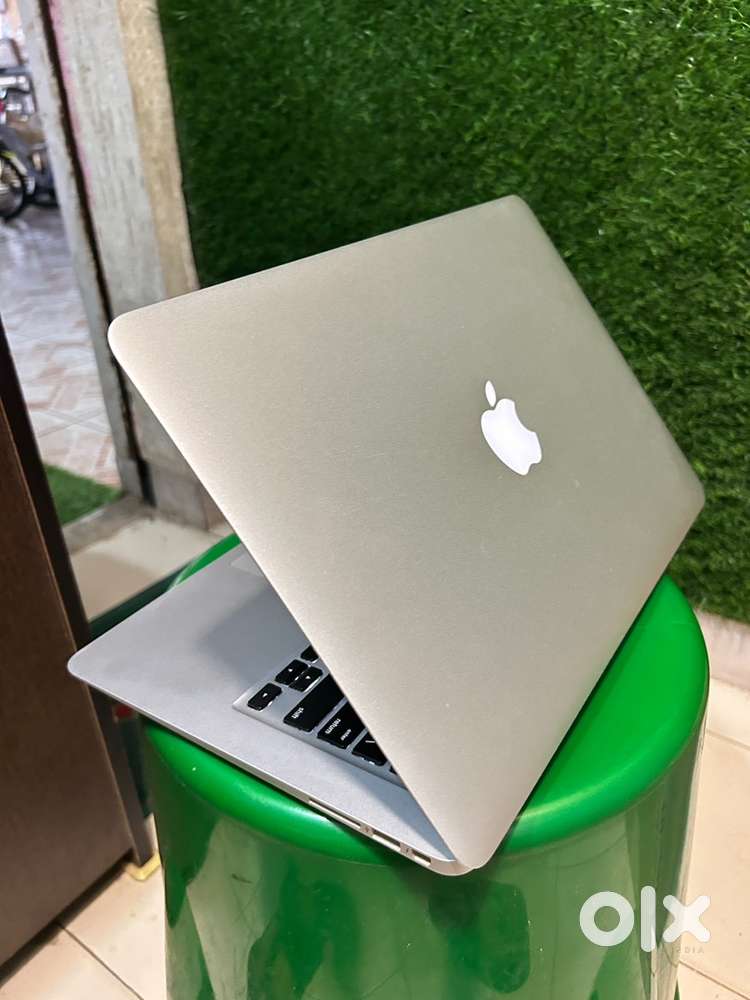 Apple Macbook Air 14 inc core i5 less used Laptop scratchles condition