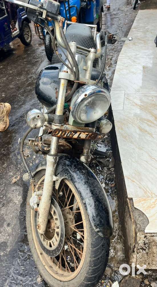 Bajaj average 220 model 2012