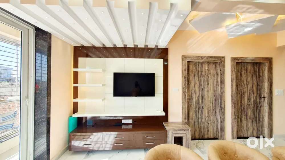 3bhk full furnish ultra luxury flat near vibhuti khand parijat soceity