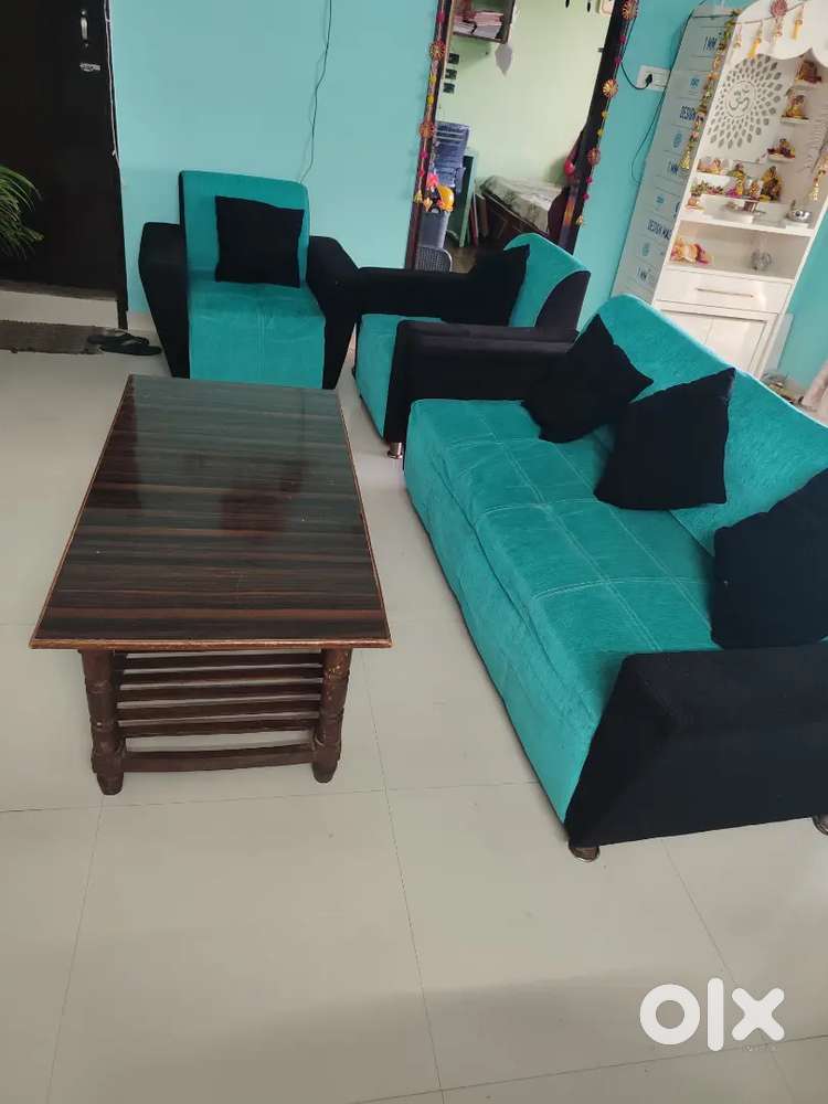 Sofa set 5 seater with center table