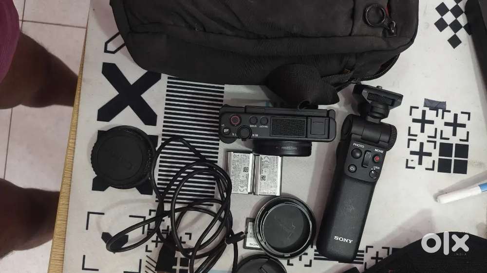 Sony ZV 1 Vloging camera with wireless Tripod Double Battery, Memory